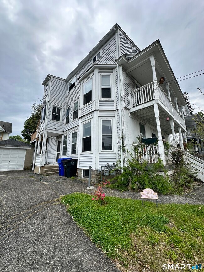 Building Photo - 370 High St