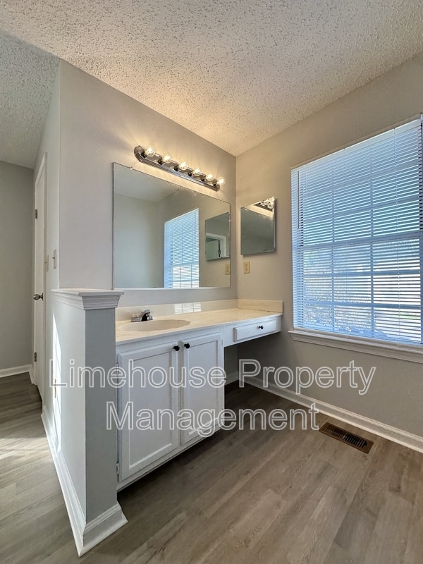 Building Photo - 4567 Genoa Cir
