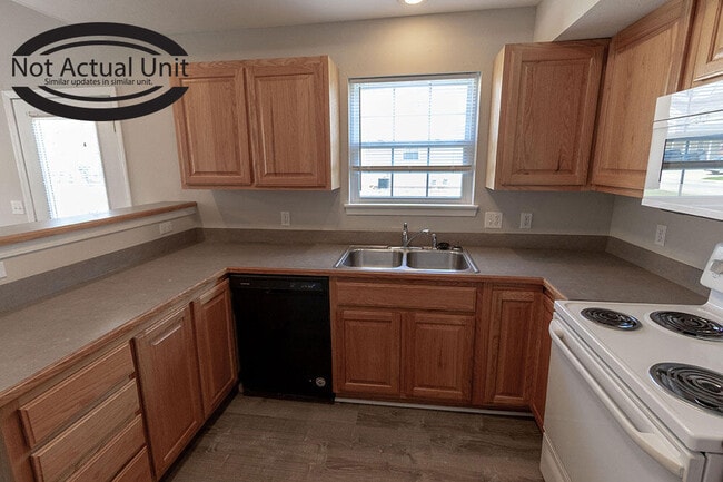 Building Photo - 5000 Derby Ridge Dr