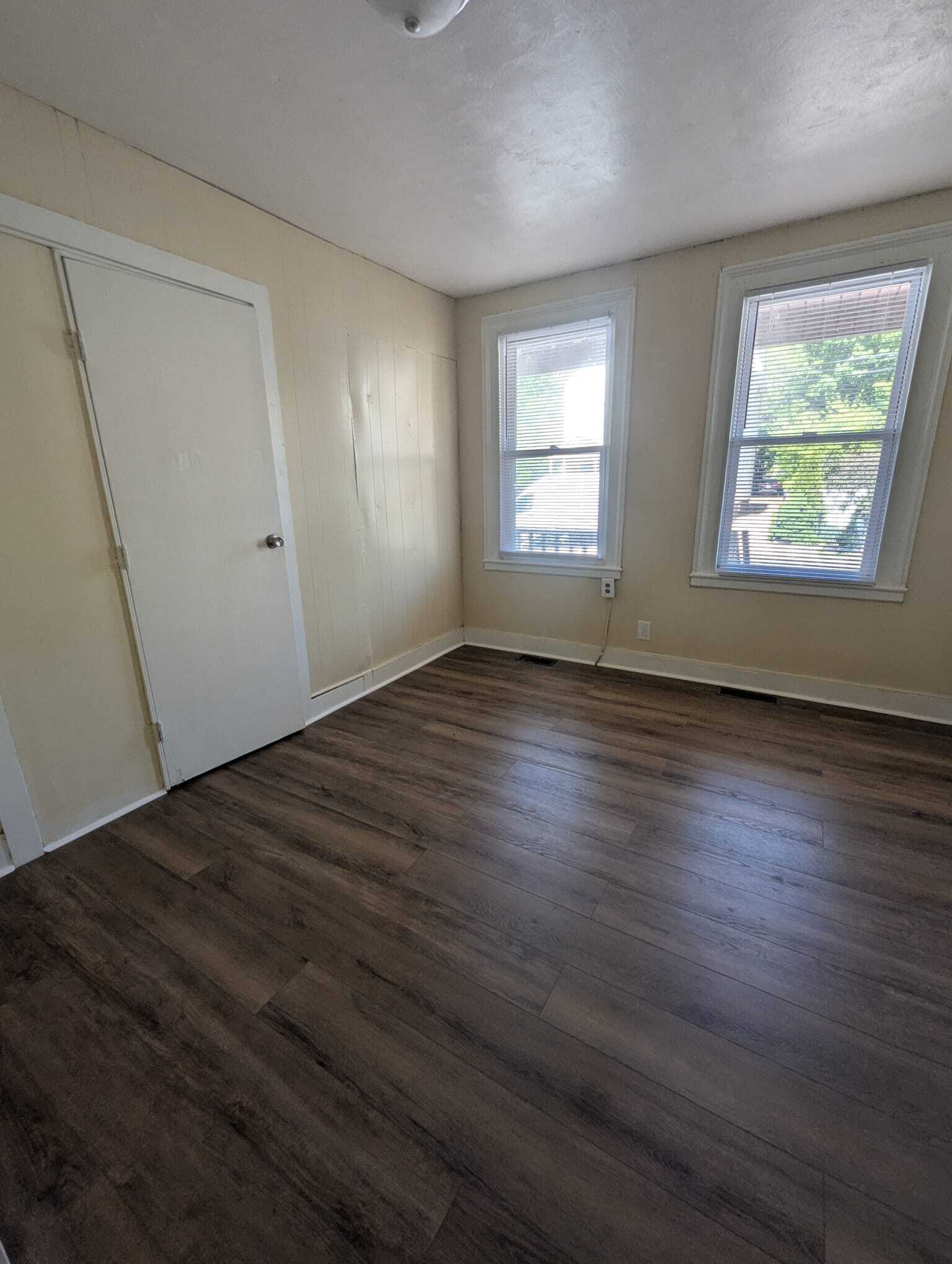 Building Photo - 34 Hallock St