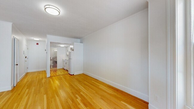 Building Photo - 513 Beacon St