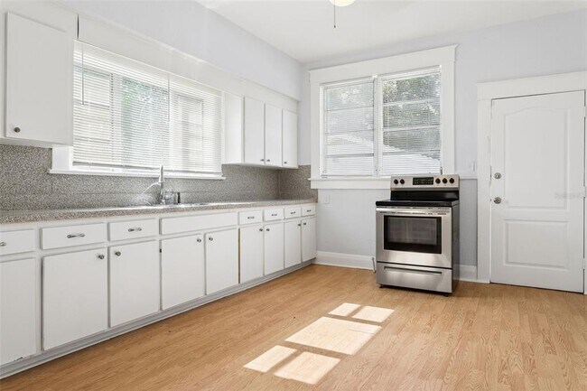 Building Photo - 1017 E 23rd Ave