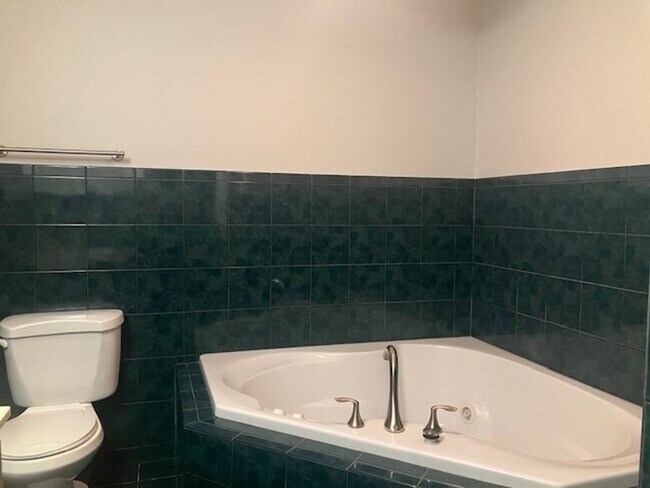 Building Photo - Behrell Condo