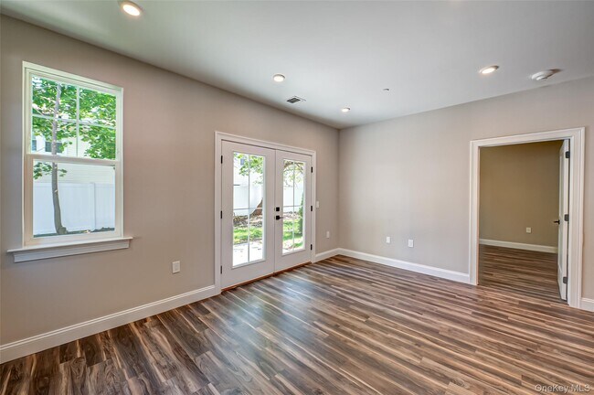 Building Photo - 1 Conklin St