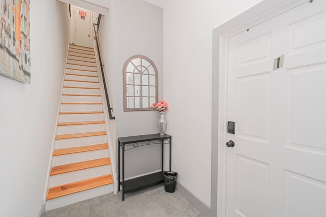 Building Photo - 479 Putnam Ave