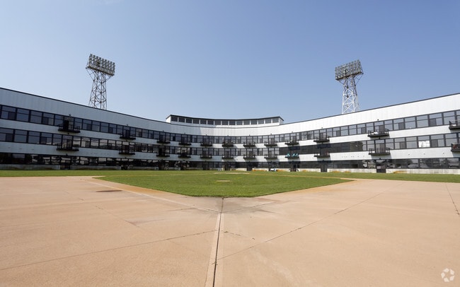 Ball Diamond - Stadium Lofts & Flats