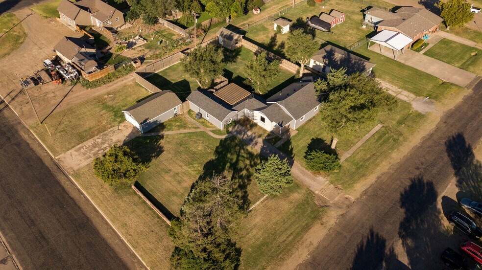 Building Photo - 1105 Main St