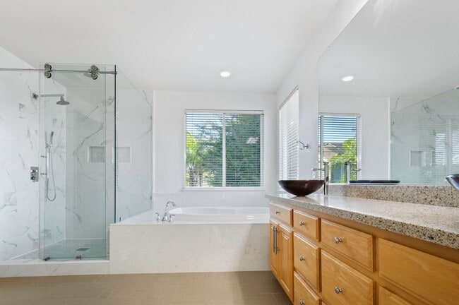 Building Photo - 991 Zephyr Ct