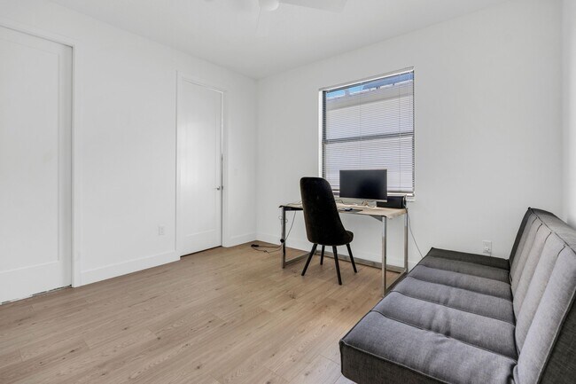 Building Photo - 8239 Oceanus Dr