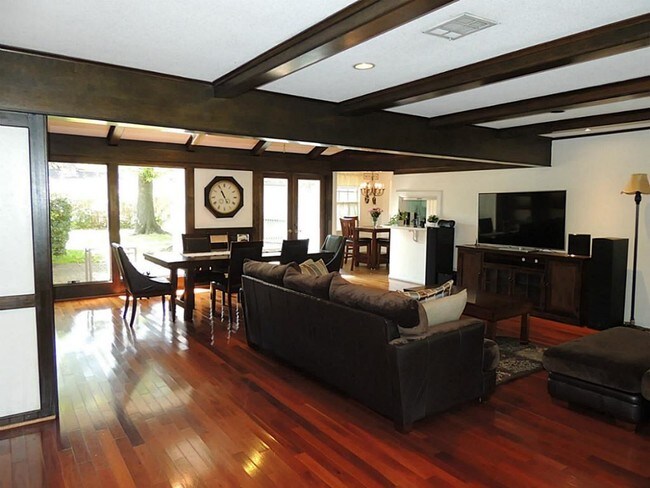 Building Photo - 8011 Meadowvale Dr