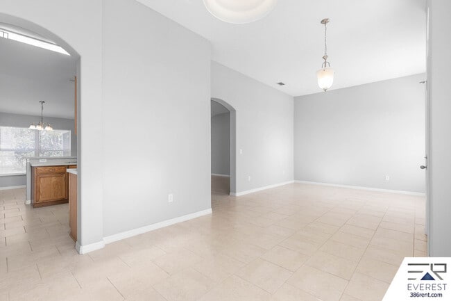 Building Photo - 7 Undermount Path E