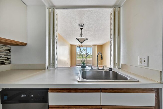 Building Photo - 2333 Feather Sound Dr