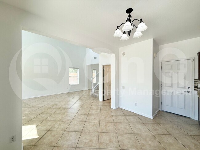 Building Photo - 2213 W Marconi Ave