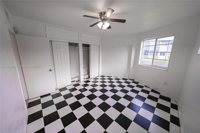 Building Photo - 1701 NE Miami Gardens Dr