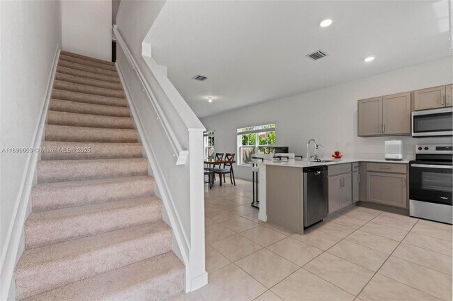 Building Photo - 377 E Palm Dr