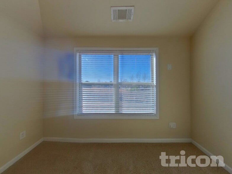 Building Photo - 127 Massey Ln