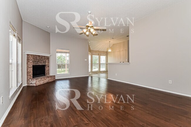 Building Photo - Texas beauty with all the bells and whistles!