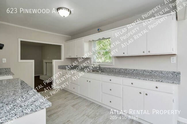 Building Photo - 623 Pinewood Ave