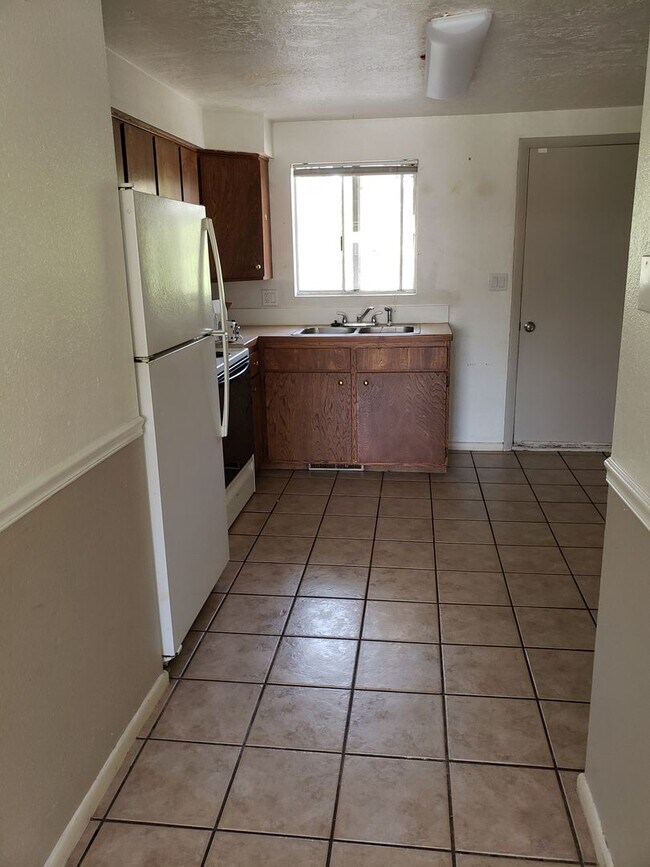 Building Photo - 2 bed 1 bath in Springville