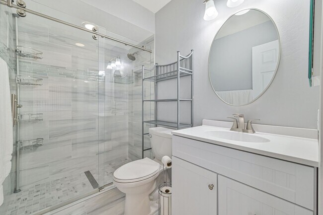 Building Photo - ** 2/2 First Floor Condo ~ Cross Creek ~ R...