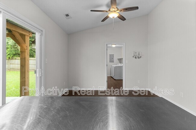 Building Photo - 3409 Woodbaugh Dr