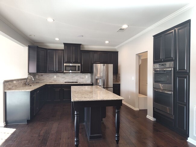 Building Photo - Georgeous 3 bedroom, 2.5 bathroom home located in the Stafford at Longtree community!