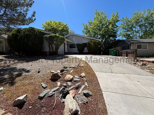 Building Photo - 750 Crain St
