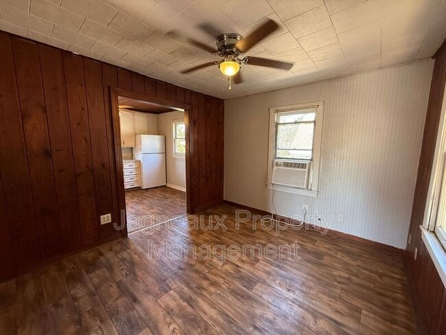 Building Photo - 417 W Logan St