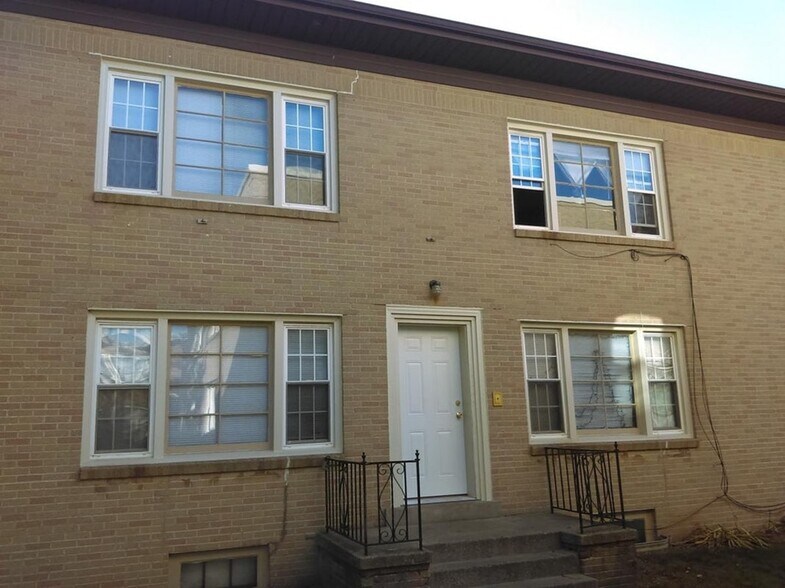 Primary Photo - 2921 N 76th St