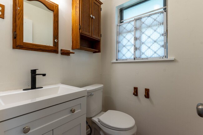 Building Photo - Oklahoma City Rent to Own!