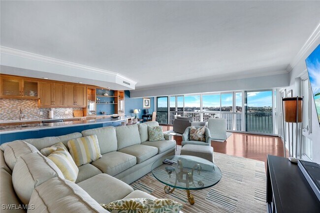 Building Photo - 250 Park Shore Dr