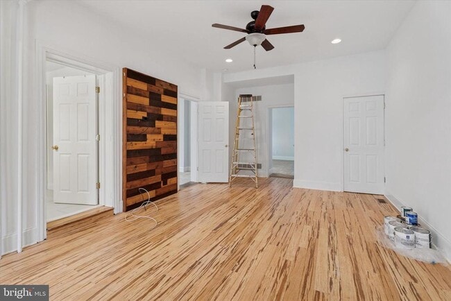 Building Photo - 448 Roxborough Ave