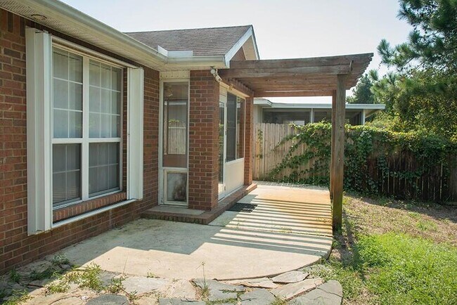 Building Photo - 274 Tecumseh Ln