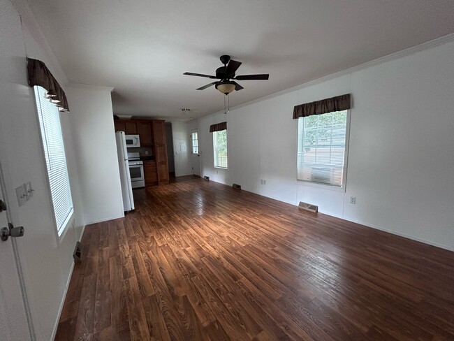Building Photo - 28 Oak Tree Ln