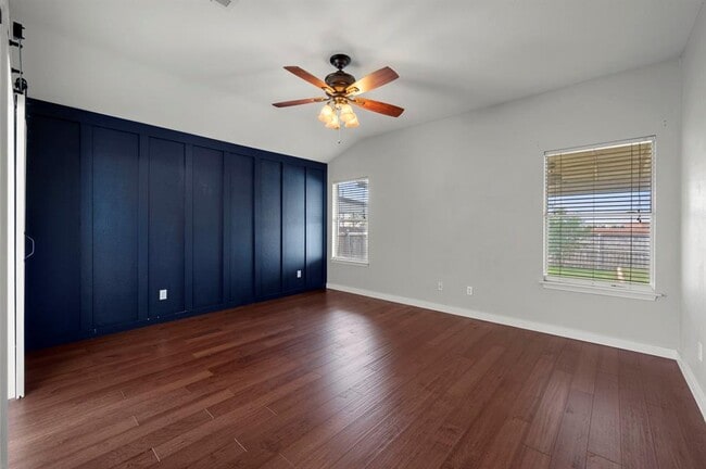 Building Photo - 1500 Lochaline Loop