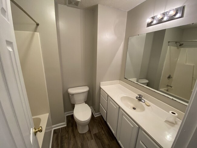 Building Photo - 3 bed/2 bath home in Cul-de-sac