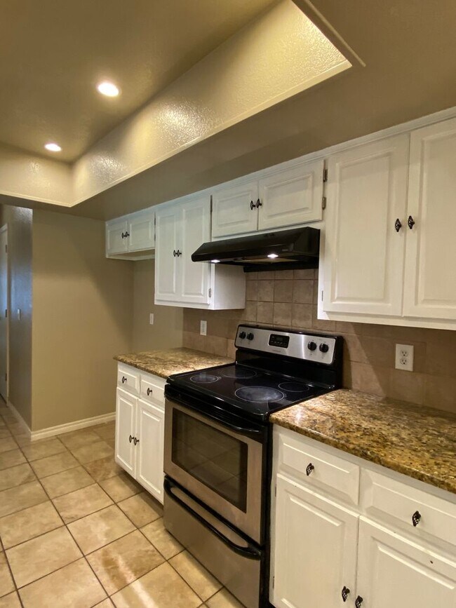 Building Photo - 3 Bedroom in Jenks School district!!