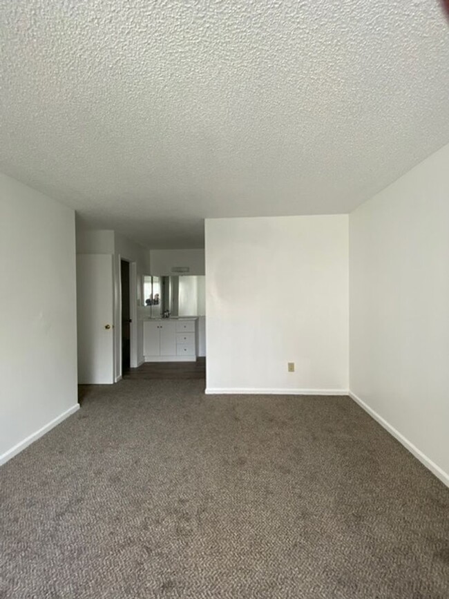 Building Photo - Completely Remodeled Colton Condo in Gated...