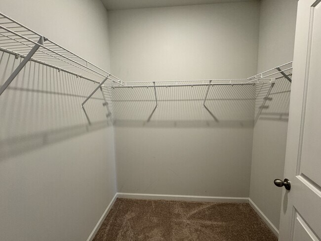 Building Photo - 104 River Winding Rd