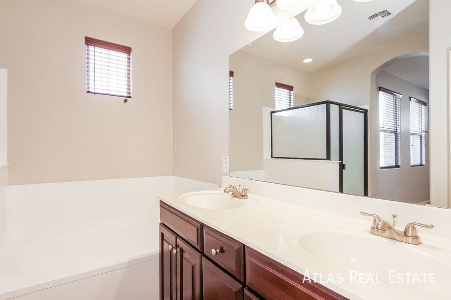 Building Photo - 2873 Claire Dr