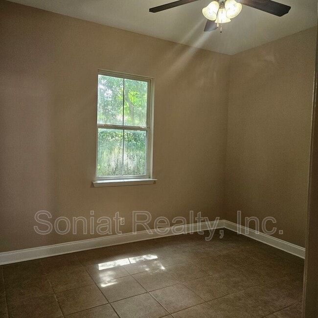 Building Photo - 5507B Warrington Drive