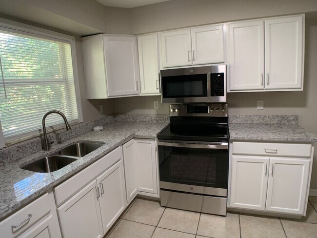Building Photo - 1114 Birchwood Ct