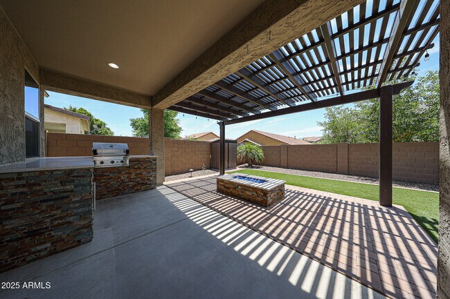 Building Photo - 13159 W Rowel Rd