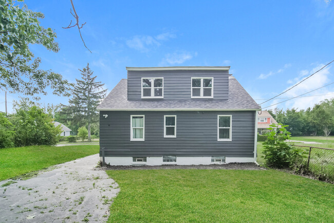 Building Photo - Cozy 3-Bedroom Home