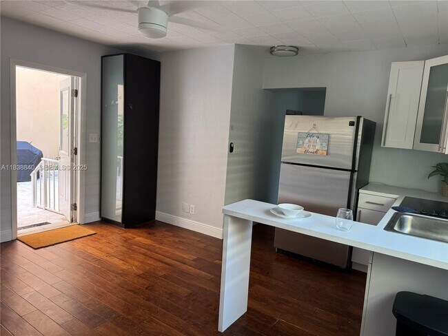 Building Photo - 323 New Mexico St