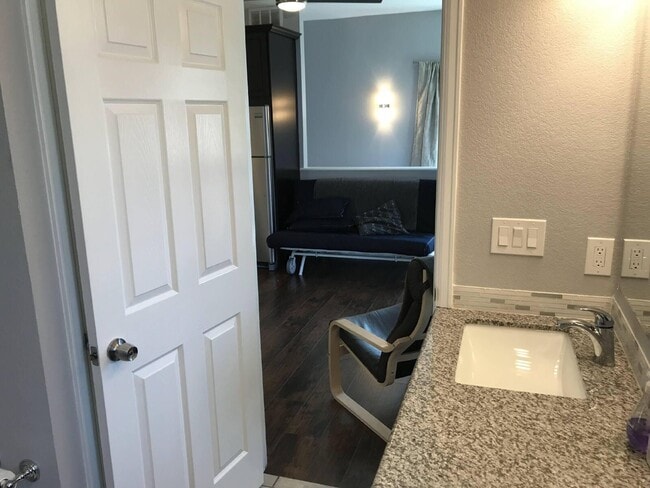 Building Photo - 1652 N Gaylord St