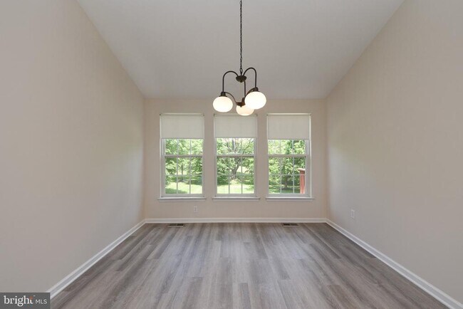 Building Photo - 401 Jene Ct