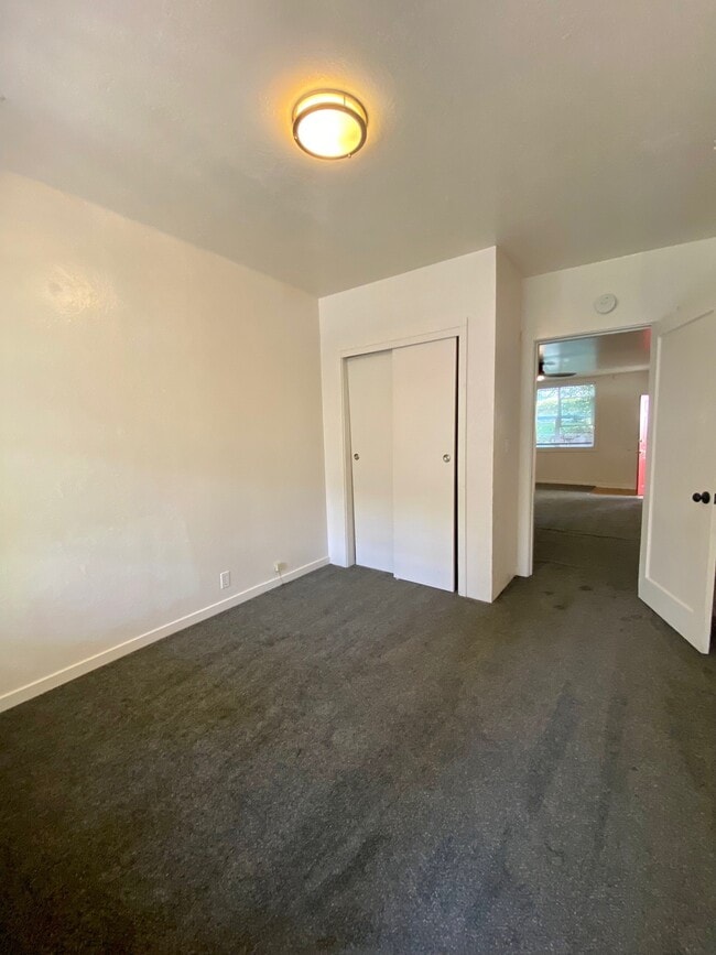 Building Photo - 414 S Pine St