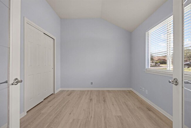 Building Photo - 1323 Anna Palm Way