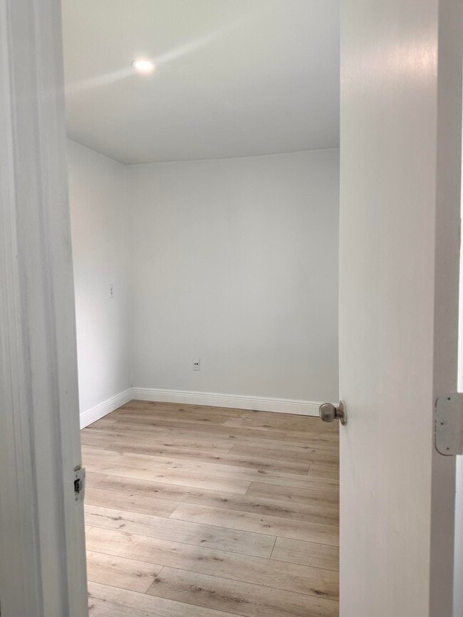 Building Photo - 11898 Cove Pl